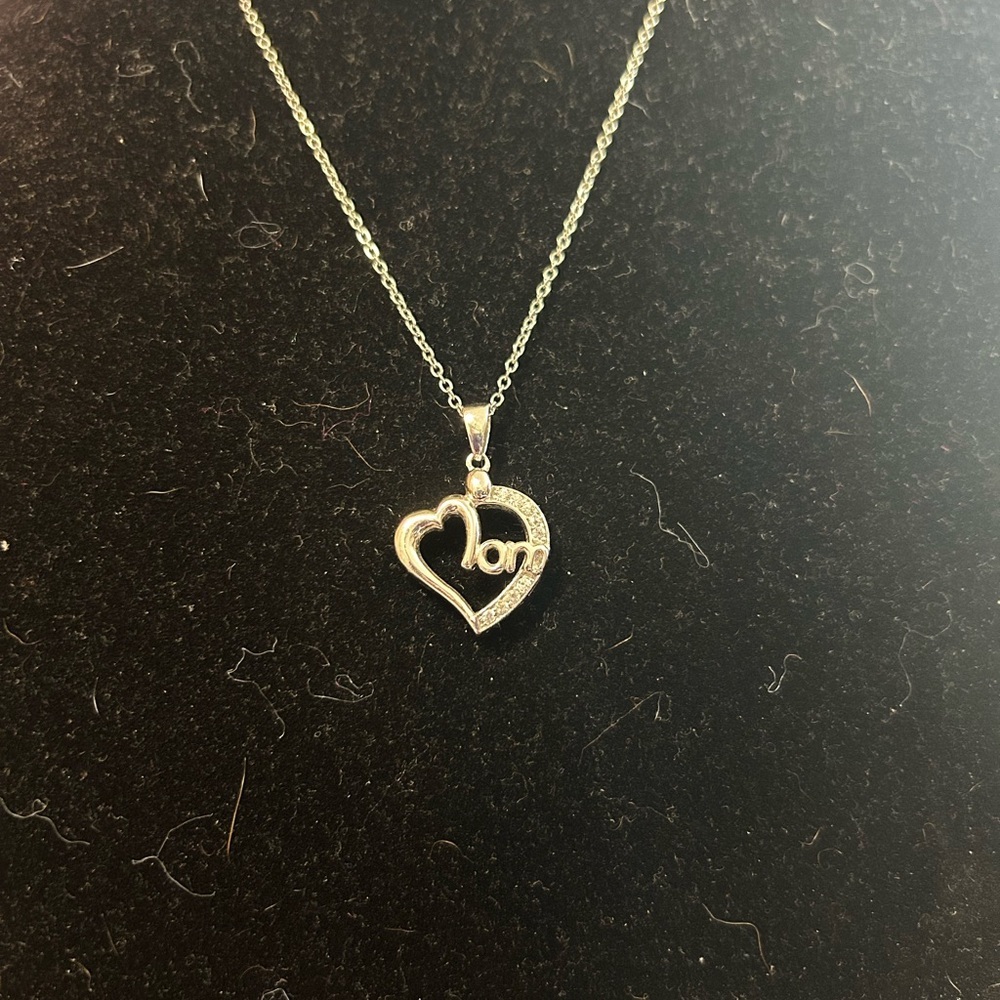 Silver Heart “mom”‎ Pendant Necklace